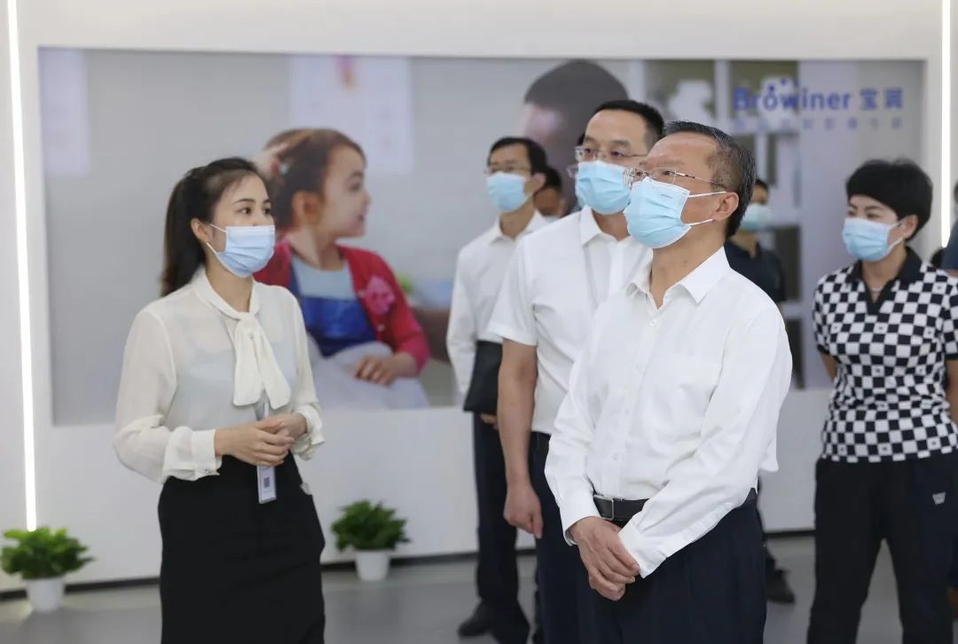 7月11日贵州省委常委胡忠雄率队赴深圳市考察宝润